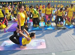 Tetap Sehat Saat Nyeri Haid dengan Yoga