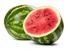 Selundupkan Semangka ke Dalam Bioskop, Para Gadis Ini Pura-pura Hamil