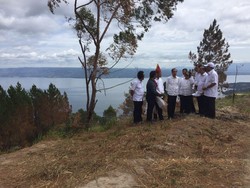 Jokowi Kunjungi Lokasi yang Akan Dibangun Destinasi Wisata di Danau Toba
