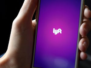 Lyft Mau Jual Bisnis Mobil Pintarnya ke Toyota Lyft Mau Jual Bisnis Mobil Pintarnya ke Toyota