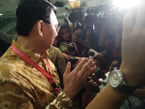 Ahok Tiba di MK Tanpa Pengacara: Biar Hemat
