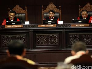 Pilgub Makin Dekat, MK Harap Ahok Tak Lama Perbaiki Materi Gugatan