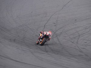 Meleset Memprediksi Balapan, Marquez Salah Pilih Strategi dan Ban