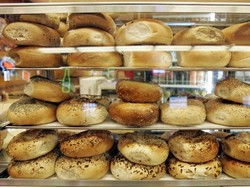 Apple Perbaiki Emoji Bagel yang Bikin Netizen Marah