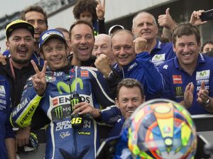 Gembiranya Rossi Usai Kembali Naik Podium