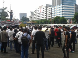 Usai Bertemu Komisi V di DPR, Ratusan Sopir Angkutan Online Bubar Demo