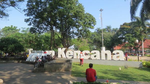 Santai Pagi Ala Bogor di Taman Kencana