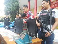 Makelar ini Berhasil Membuat KTP Palsu Hanya Belajar dari Google