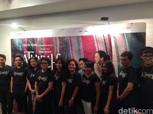 Emosional Riri Riza Serta Endah N Rhesa untuk Film Athirah