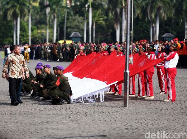 Upacara Bela Negara di Silang Monas