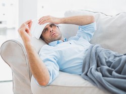 Alasan Ilmiah Laki-laki Kerap Lebay dan Lebih Manja Kalau Sakit Demam