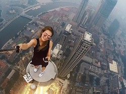 Kenalan dengan Angela, Wanita Cantik yang Hobi Bertaruh Nyawa