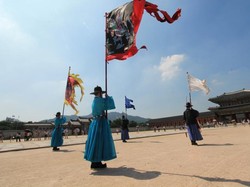 Asyiknya Nonton Pergantian Penjaga Istana di Korea