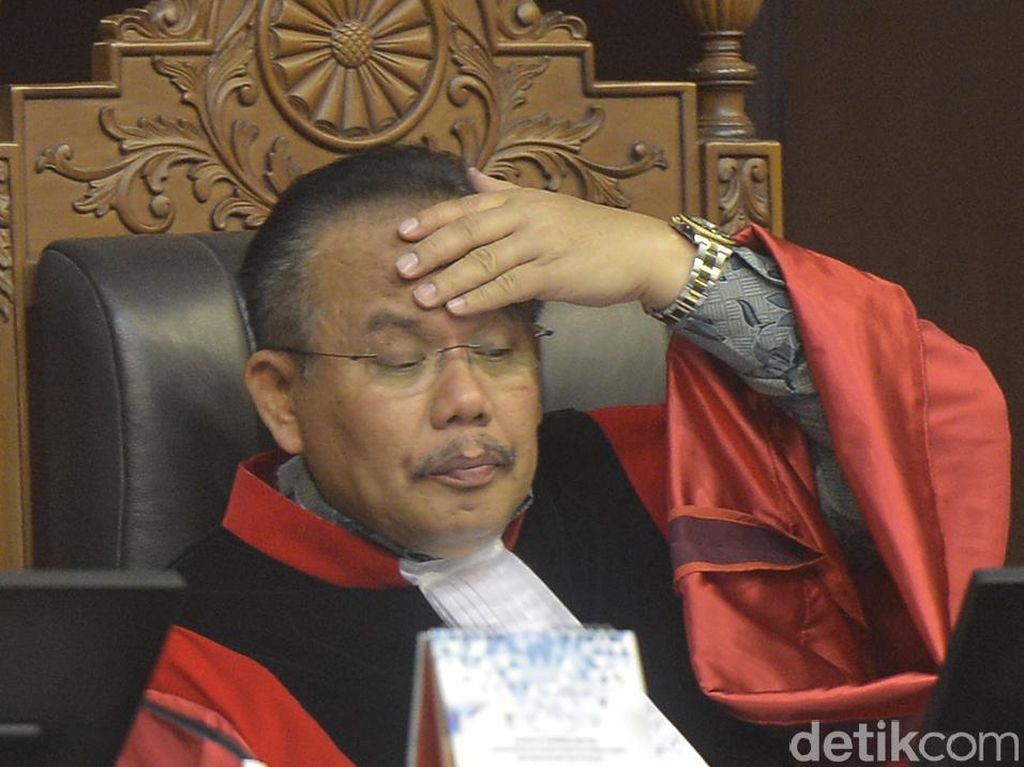 Sebulan Usai Dicopot DPR, Hakim Konstitusi Aswanto Masih Tetap Sidang