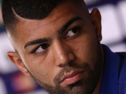 Striker Brasil, Gabigol Ngumpet di Bawah Meja Judi Saat Digerebek Polisi