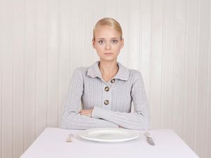 Makan Sekali Sehari Demi Tubuh Langsing, Ini Efeknya Bagi Tubuh