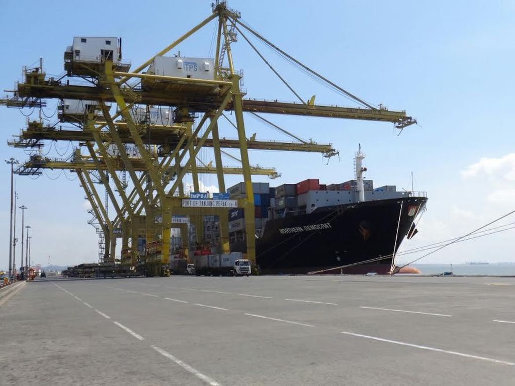 Tarif Layanan di Pelabuhan Tanjung Perak Lebih Murah dari Singapura Tarif Layanan di Pelabuhan Tanjung Perak Lebih Murah dari Singapura
