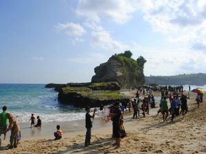 Uniknya Pantai Klayar, Ada Batu Sphinx dan Seruling Samudera