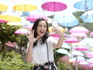 Cerita Seru Chelsea Islan Selfie dengan Penggemar