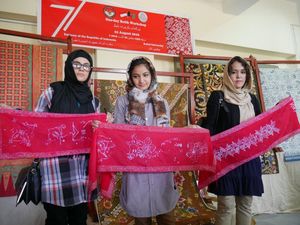 Menengok Batik Hasil Karya Mahasiswa Afghanistan