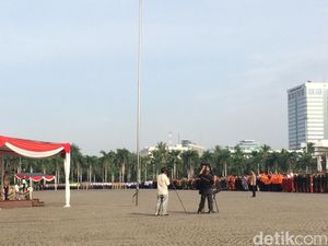 Menhan Pimpin Upacara Bela Negara di Silang Monas