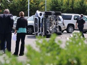 Dipakai Test Drive di Sebuah Diler, SUV Mercy Ini Terbalik