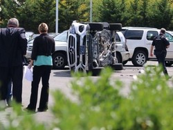 Dipakai Test Drive di Sebuah Diler, SUV Mercy Ini Terbalik