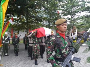 Di Pekanbaru, Gubernur Riau Melepas Jenazah Pratu Wahyudi ke Magetan Jatim