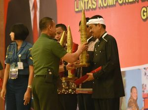 Bangun Jalan Bersama Prajurit, Bupati Dedi Raih Penghargaan dari TNI AD