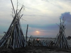 Menikmati Panorama Sunset di Pantai Batu Belig Kerobokan Bali