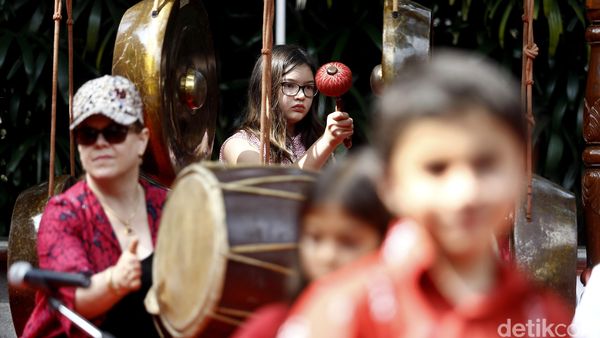 Ketika Siswa JIS Bermain Gamelan