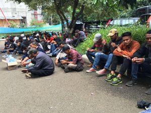 Ricuh di Trisakti, Puluhan Orang Diangkut ke Polda Metro