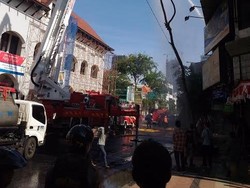 Jumlah Toko yang Terbakar di Jalan Gemblongan Bertambah