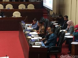 Kementerian PUPR dan Polri Jelaskan Macet Brexit ke Komisi V DPR