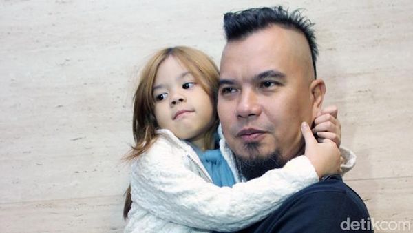 Ahmad Dhani dan si Imut Shafeea, Jenazah Eddy Silitonga Disemayamkan