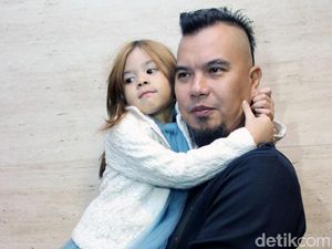 Daddys Little Girl! Shafeea Manja dengan Ahmad Dhani