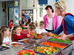 Makanan Kurang Sehat Mulai Dilarang Disajikan di Kantin Sekolah di India
