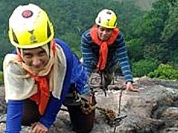 Menaklukkan Gunung Parang yang Menantang
