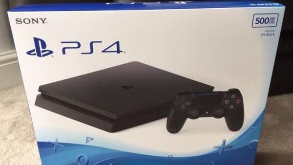 Keren! PlayStation 4 Slim Tampil Beda