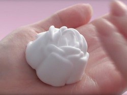 Unik, Sabun Muka Ini Akan Mengeluarkan Busa Berbentuk Mawar