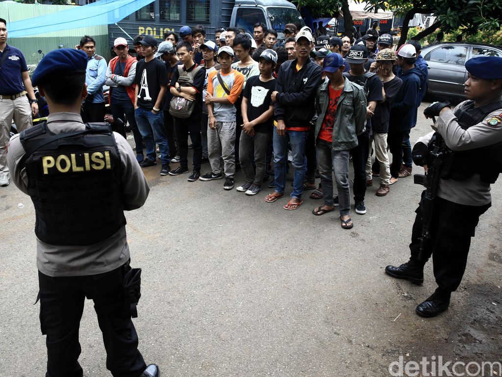 350 Personel Polisi Jaga Kampus Trisakti Jl Kyai Tapa Tomang