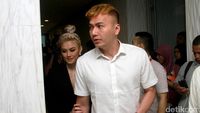 Mesranya Agnez MO Gandeng Wijaya Saputra