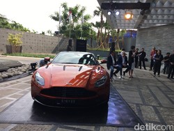 Mobil Cantik Aston Martin DB11 Sapa Indonesia