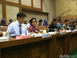Bahas Rights Issue BUMN, Sri Mulyani Gantikan Rini Rapat di DPR