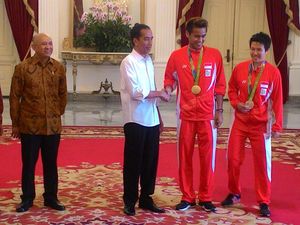 Presiden Jokowi Sambut Kedatangan Owi/Butet Dkk