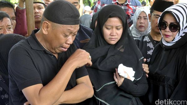 Tangisan Tukul Arwana, Agnez MO Gandeng Wijaya Saputra