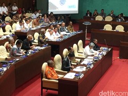 Evaluasi Angkutan Lebaran di DPR, Menhub: Pemudik Mobil di Luar Prediksi