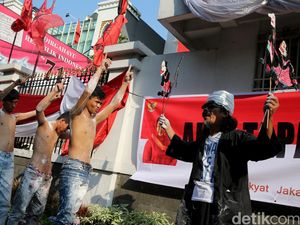 Aksi Teatrikal Seniman di DPP PDIP