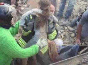 Ajaib! 17 Jam Terjebak Puing Gempa Italia, Bocah 10 Tahun Selamat