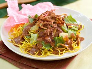 Rujak Juhi dari Betawi dengan Taburan Sotong Kering